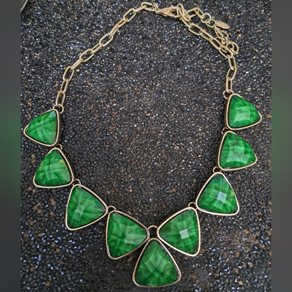 Elegant Green and Gold Necklace